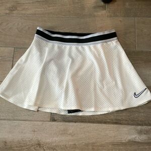 Super cute Nike dry fit tennis skirt size M. Like new condition.
